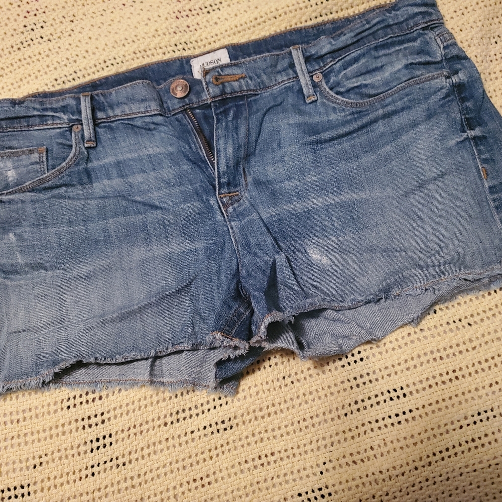 HUDSON SIZE 32 JEAN SHORTS